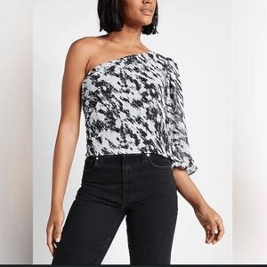New w/out tag Express top